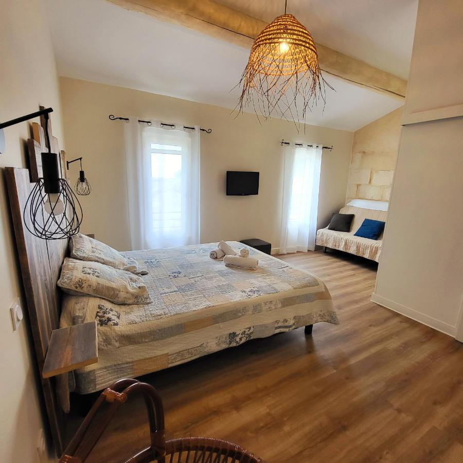 ヴォヴェール Manade Saint Louis Mas De La Paix Bed & Breakfast エクステリア 写真