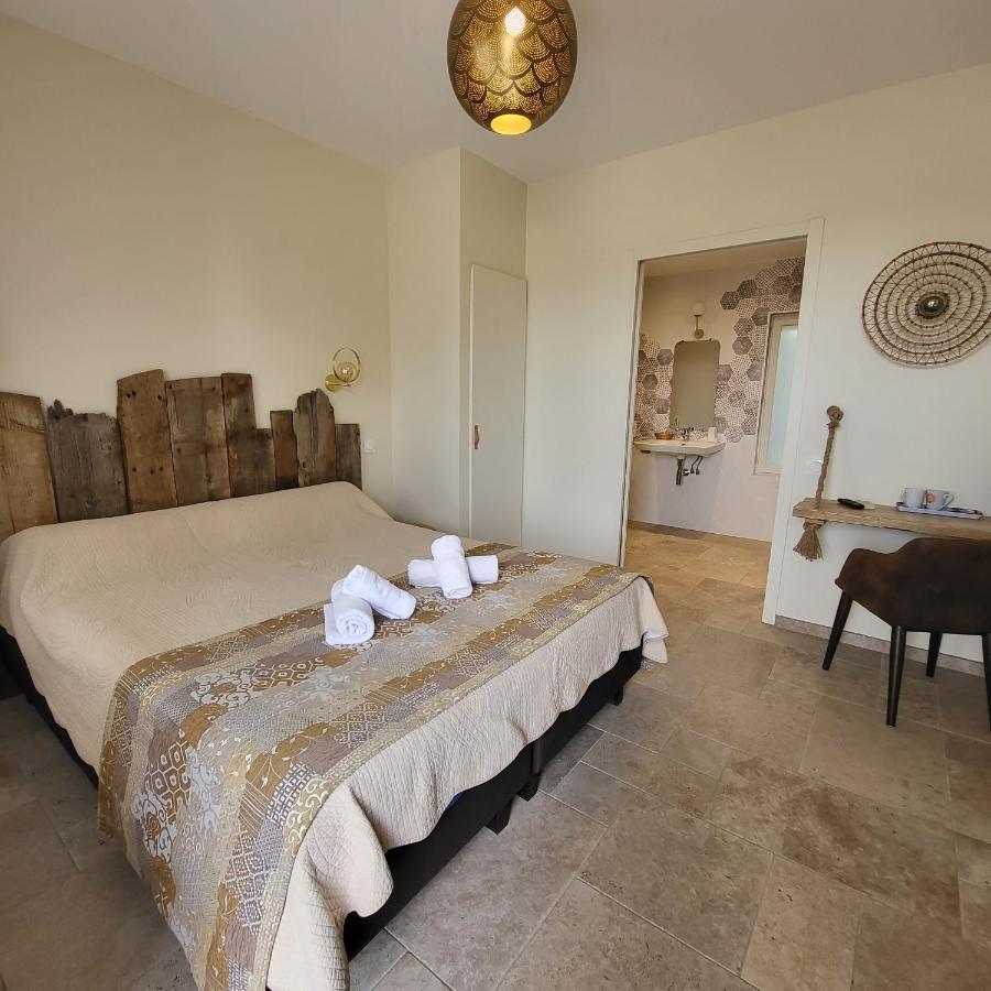 ヴォヴェール Manade Saint Louis Mas De La Paix Bed & Breakfast エクステリア 写真
