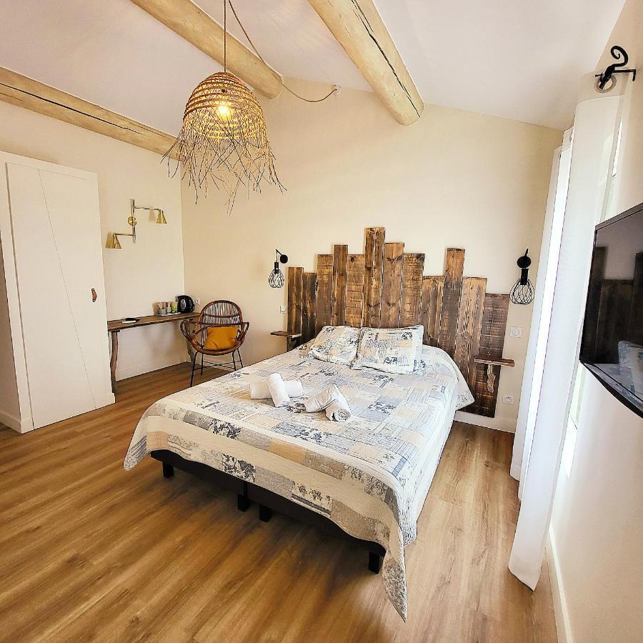 ヴォヴェール Manade Saint Louis Mas De La Paix Bed & Breakfast エクステリア 写真